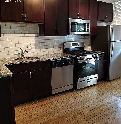 2nd image of 1403 W Belle Plaine Ave #1E-1403-1E