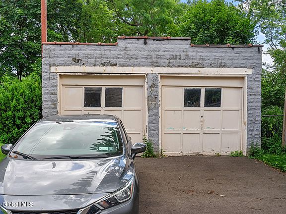 4th image of 78 Pinewood Avenue