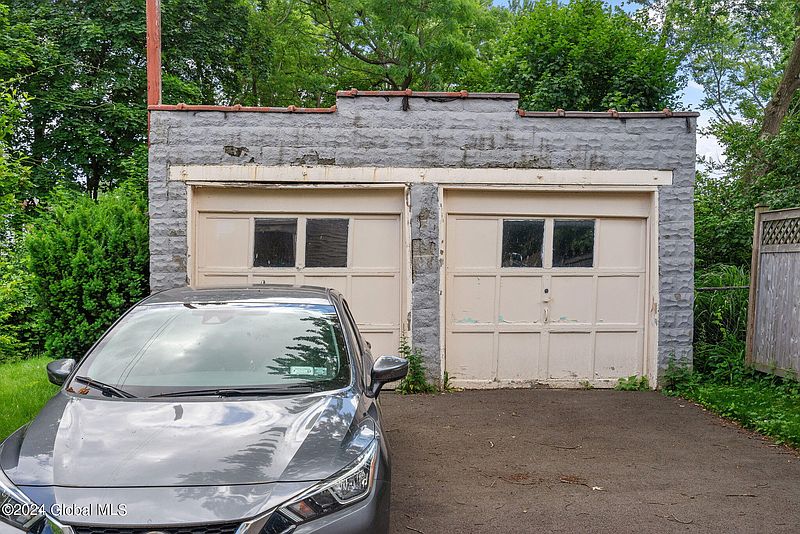 4th image of 78 Pinewood Avenue