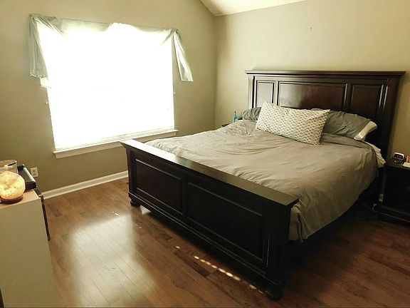 3rd image of 2624 Galahad Dr