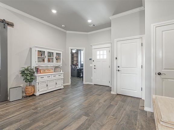 4th image of 701 Patrick Way