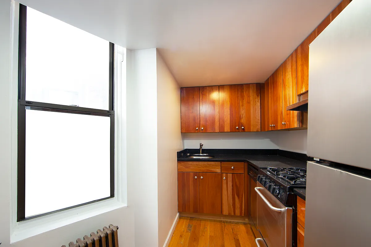 Building Photo - 501 W 47th St #4W