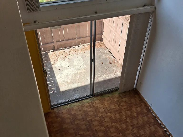 1086 Cabrillo Park Dr — Photo 4