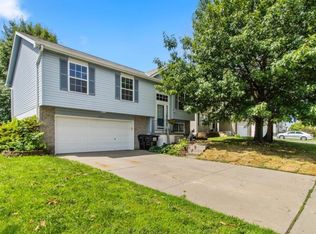 17737 Edna St, Omaha, NE 68136