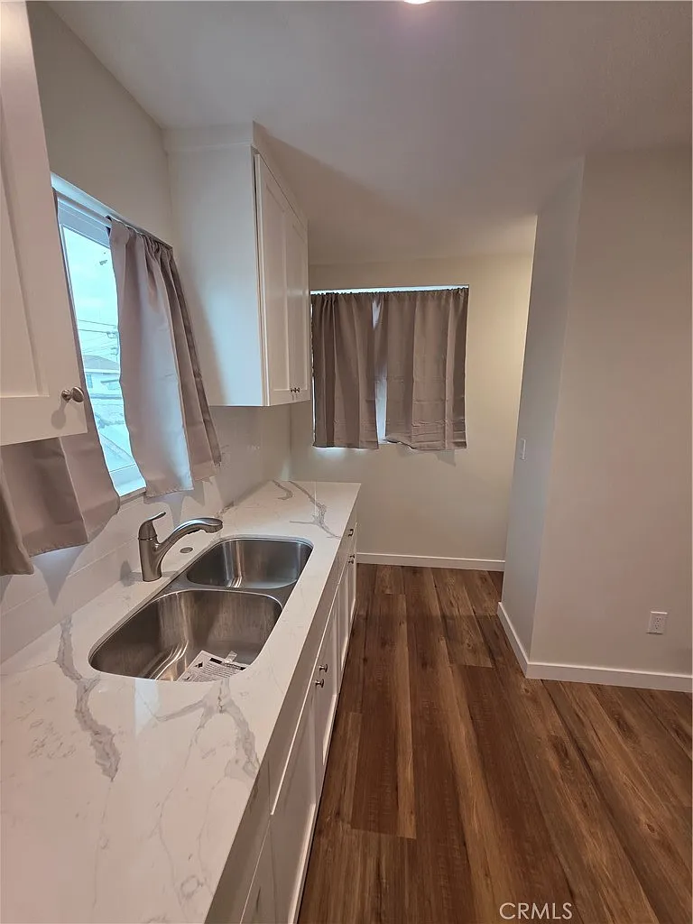 3 bed, 936 sqft, $3,600 — Photo 2