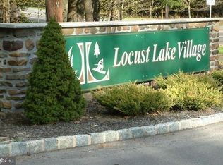 206 Maple Dr, Pocono Lake, PA