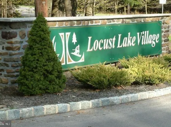 206 Maple Dr, Pocono Lake, PA 18347