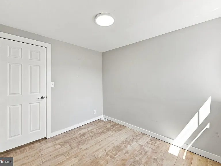 2307 N Mascher St — Photo 18
