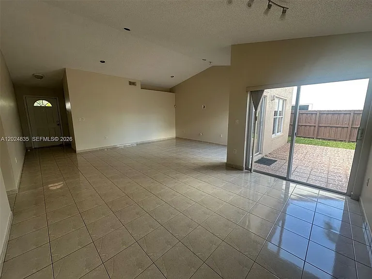 16280 SW 77th Ter — Photo 5