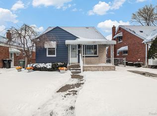 15562 Warwick Ave, Allen Park, MI 48101