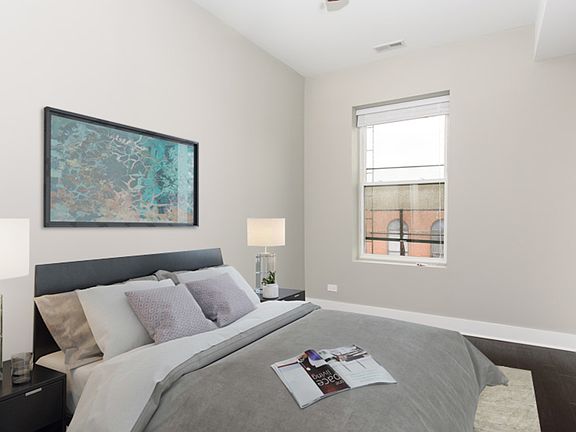 4th image of 836 N Milwaukee Ave APT 2F