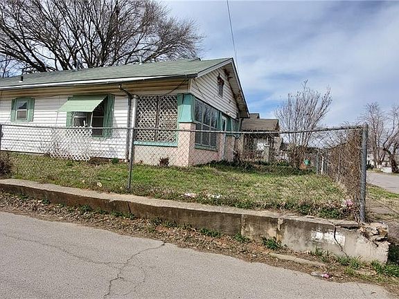 3rd image of 140 S Oak Ave