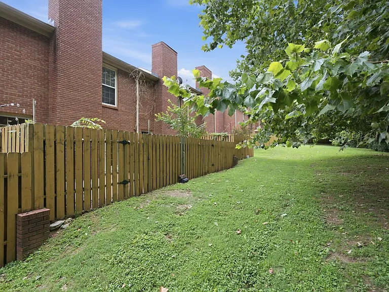 115 Westwood Trce — Photo 24