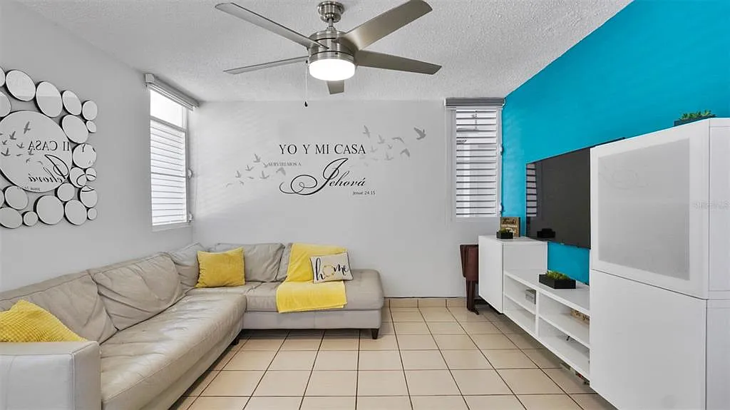 4 bed, 2.0 bath, 1400 sqft, $2,400 — Photo 4