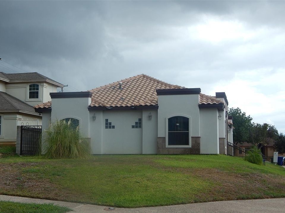 2nd image of 417 Puig Dr