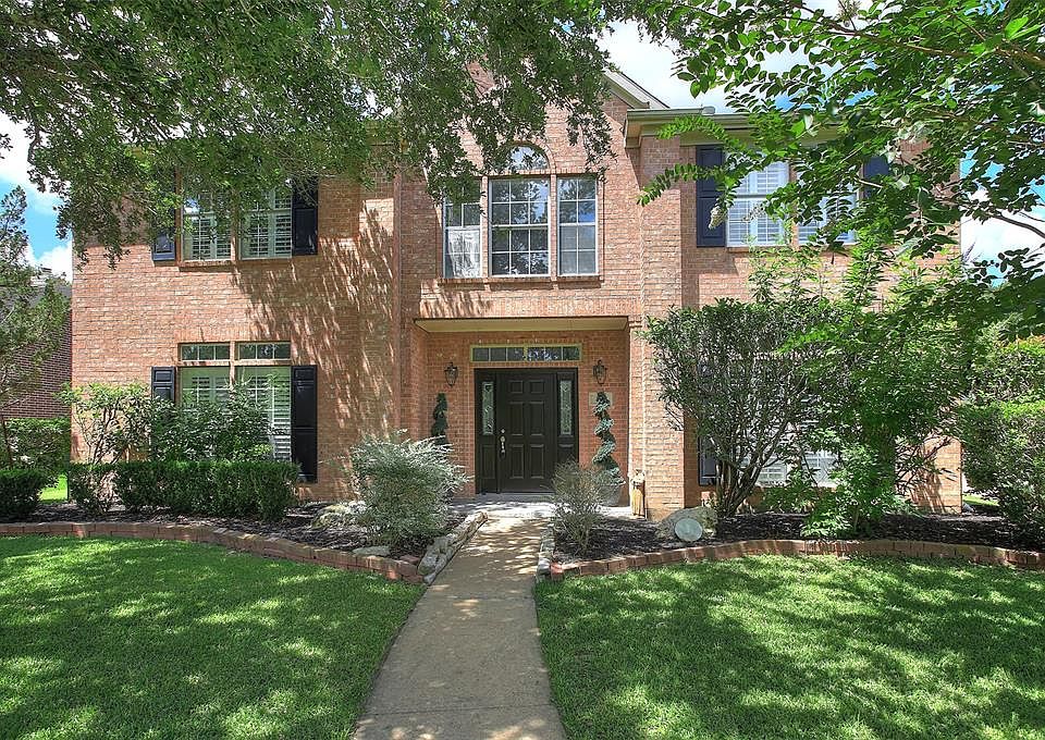 1st image of 111 Plum Cir