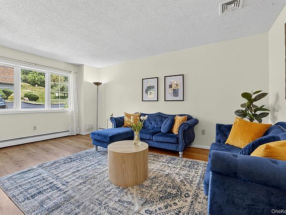 4th image of 9 Maple Crest Drive