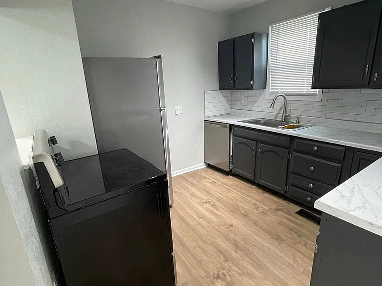 2320 Benton Blvd — Photo 7