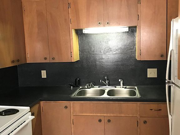 2nd image of 3010 1/2 Sierra Pkwy #A