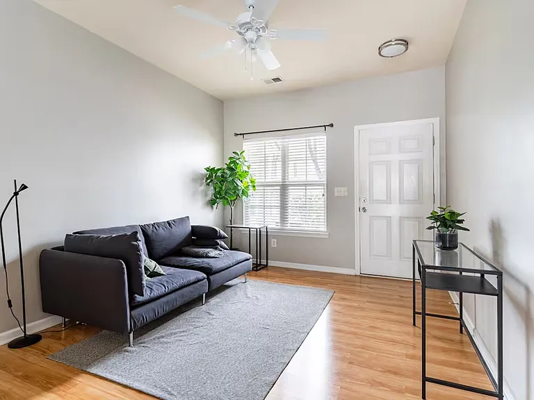 920 Little Creek Dr — Photo 2