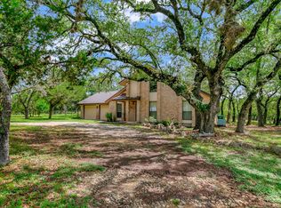 255 Diamond J Rd N, Pipe Creek, TX 78063