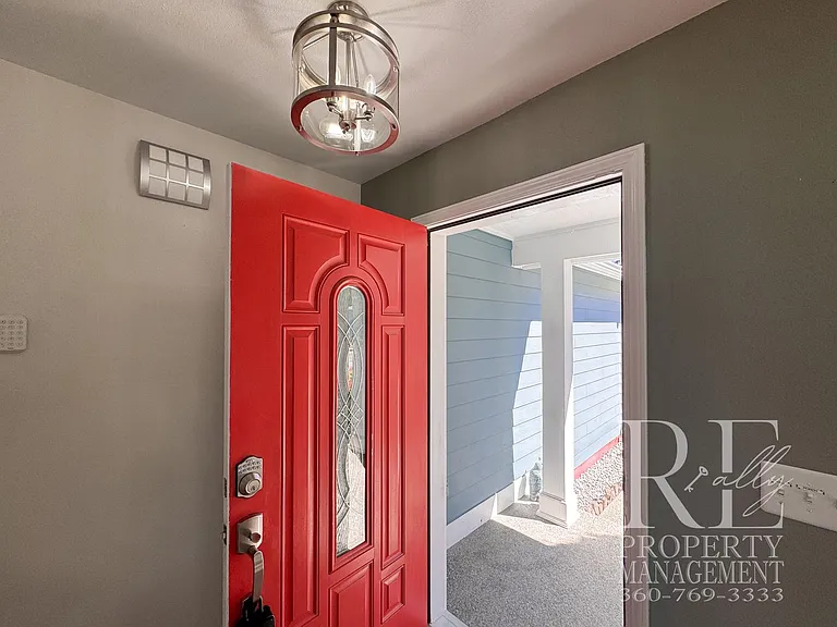 2994 NE Loyola St — Photo 4