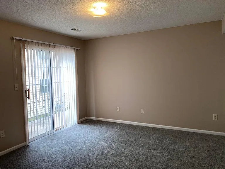28 N Cedar Lake Dr W — Photo 11