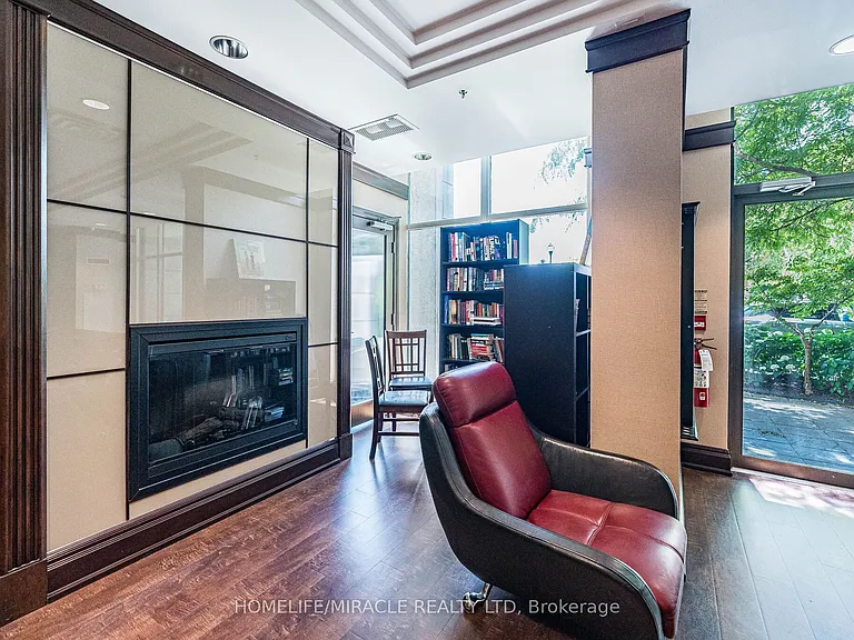 18 Harding Blvd #121 — Photo 43