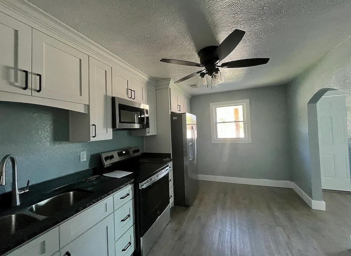2 bed, 1000 sqft, $1,300 — Photo 3
