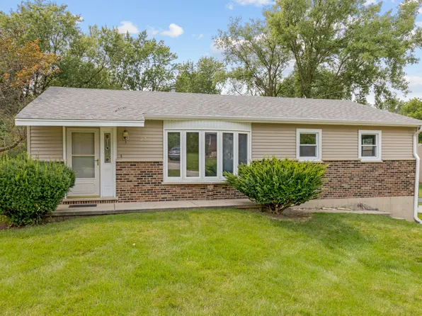 23 Lake Dr, Lake In The Hills, IL 60156