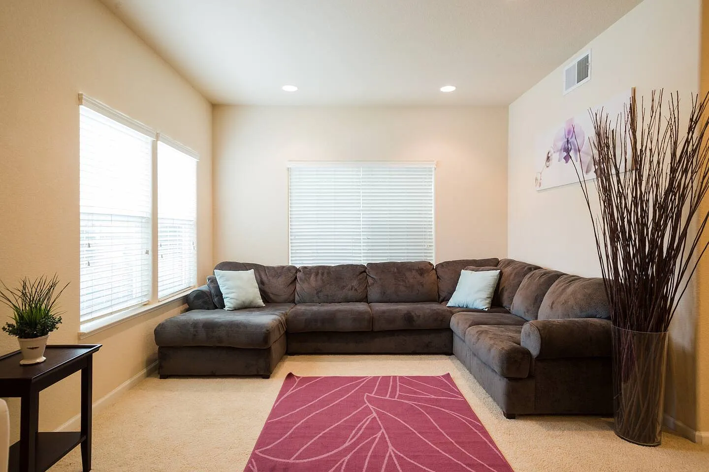 3 bed, 2.5 bath, 1426 sqft, $1,200 — Photo 4