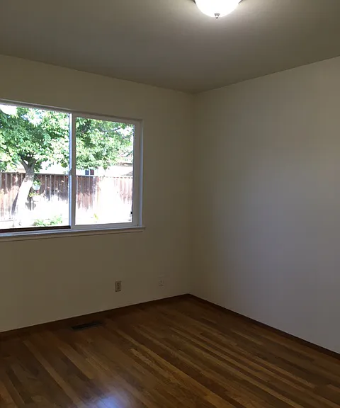 1616 Finch Way — Photo 7