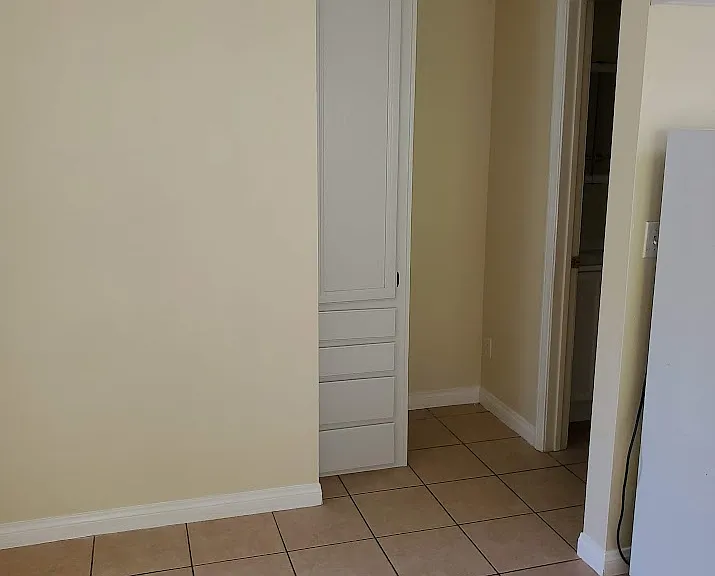 1724 Hampton Ct — Photo 3