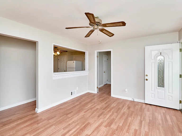 11042 Florence Ave — Photo 8