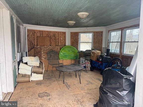 4th image of 522 Mission Rd