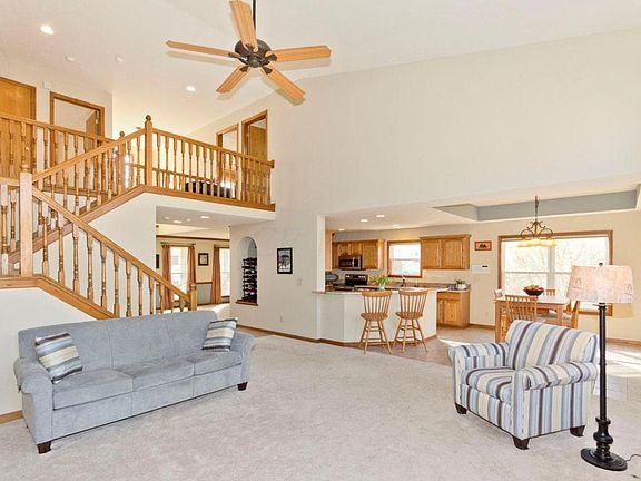 3rd image of 7599 Windsor Dr