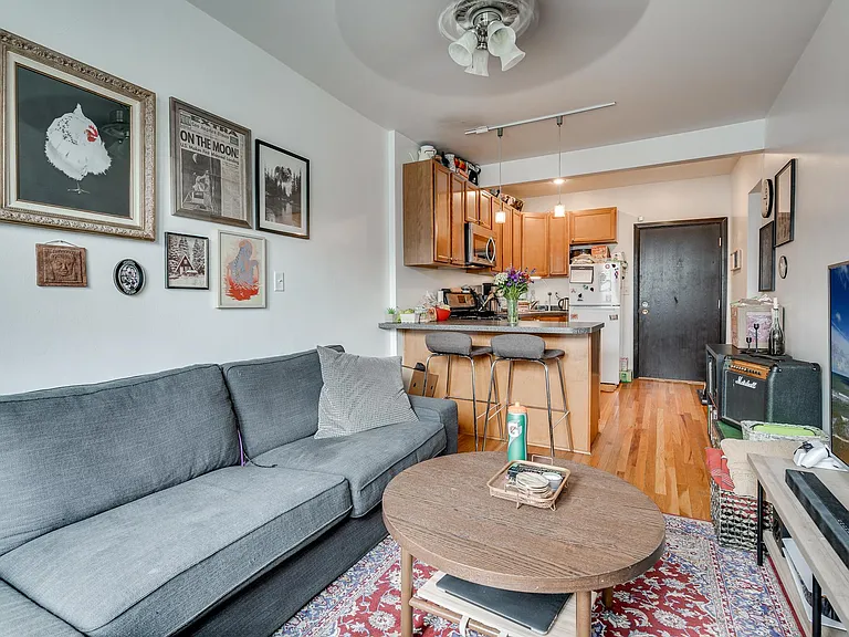 2517 Bryant Ave S #300 — Photo 2
