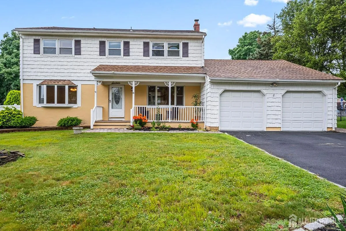 4 bed, 3.0 bath, 2396 sqft, $4,300 — Photo 1