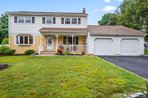 16 London Dr Photo 1