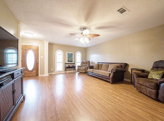4th image of 3146 Gardendale Dr