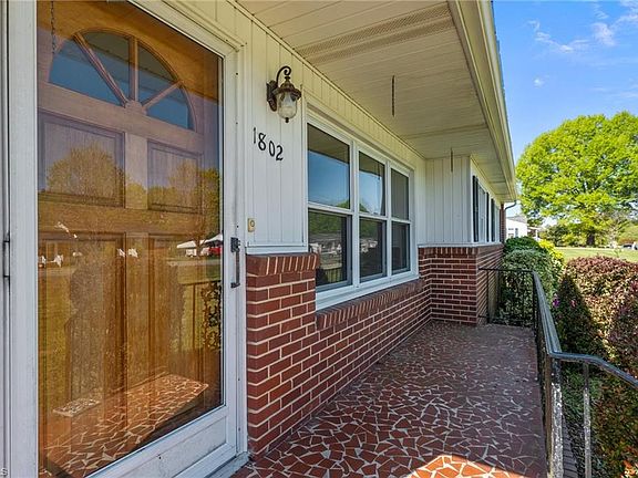 3rd image of 1802 Prince Edward Dr