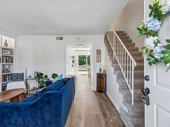 5th image of 333 Huntington Ridge Dr