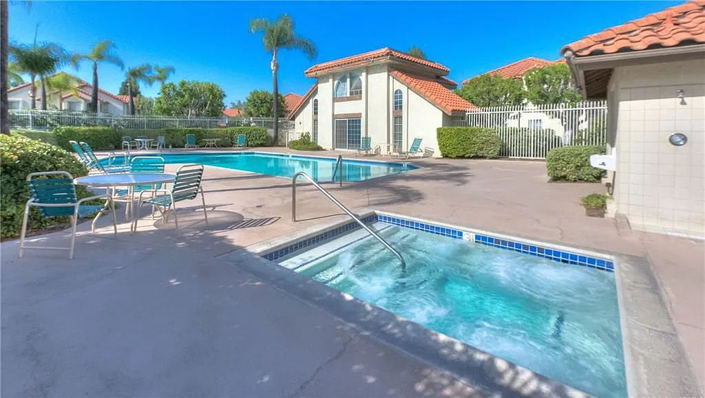 2 bed, 2.5 bath, 1000 sqft, $2,995 — Photo 4