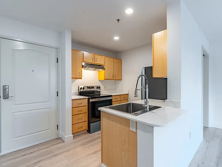 Eastwood Apartments — Photo 96