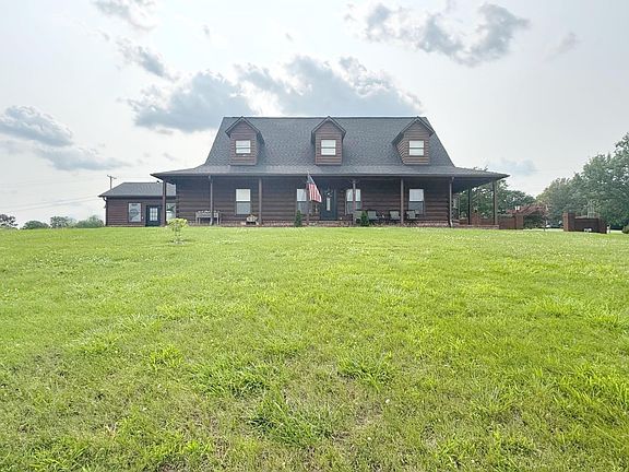 3rd image of 112 York Cmns