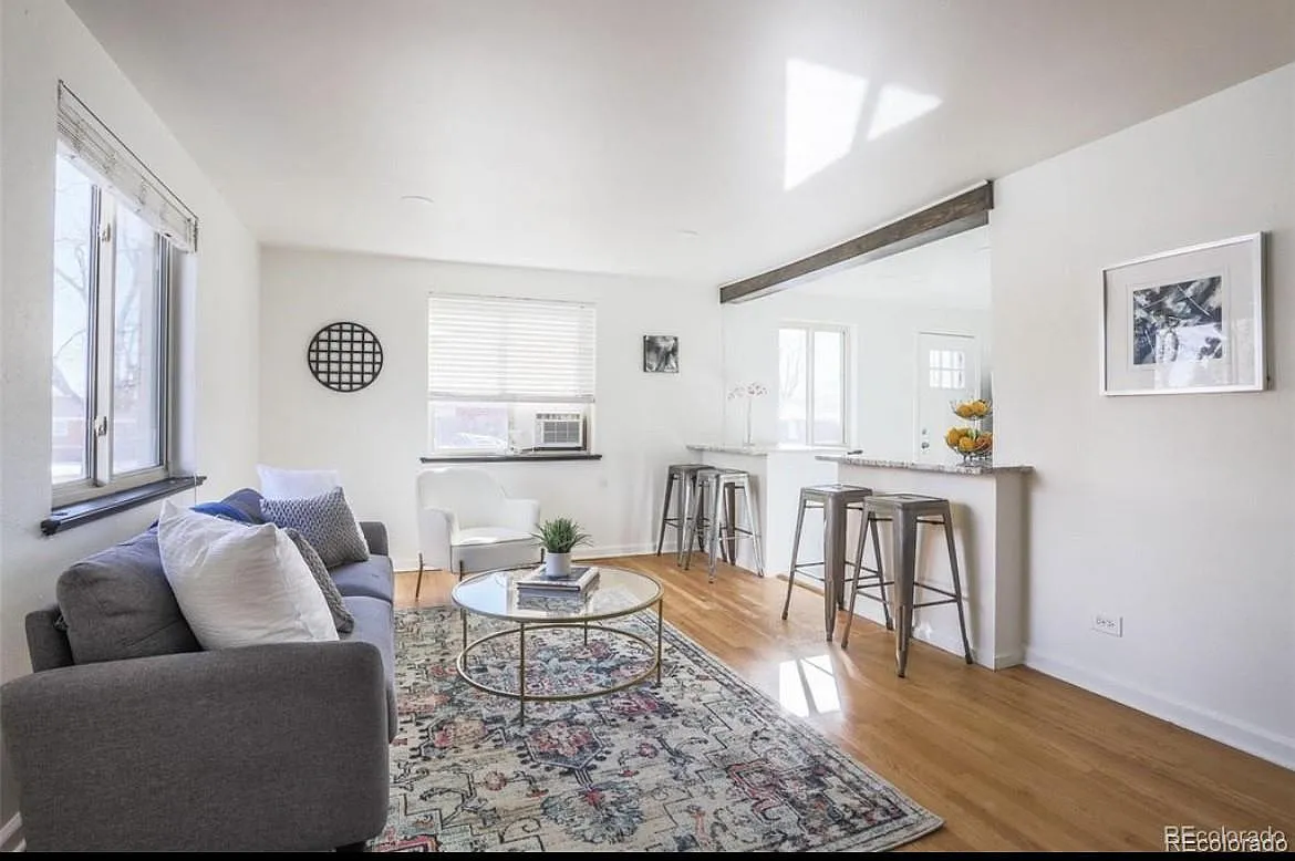 2 bed, 1.0 bath, 814 sqft, $2,400 — Photo 3