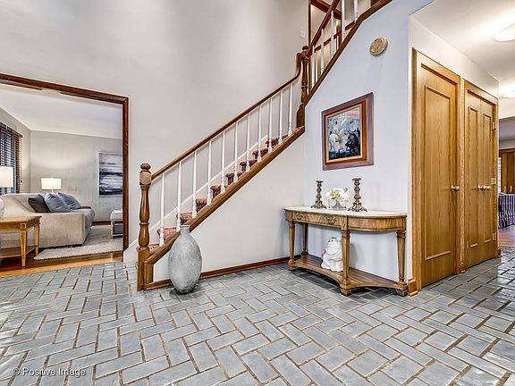 4th image of 1331 Blackheath Ln