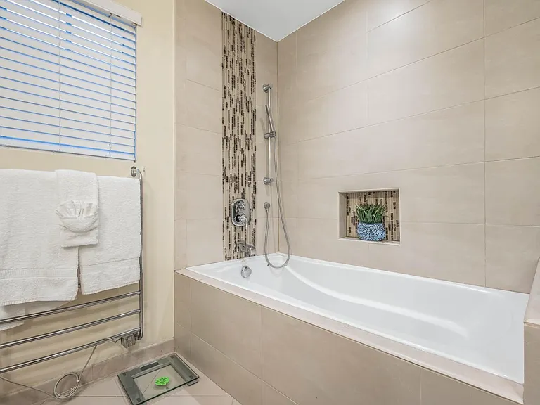5659 Corbin Ave — Photo 38