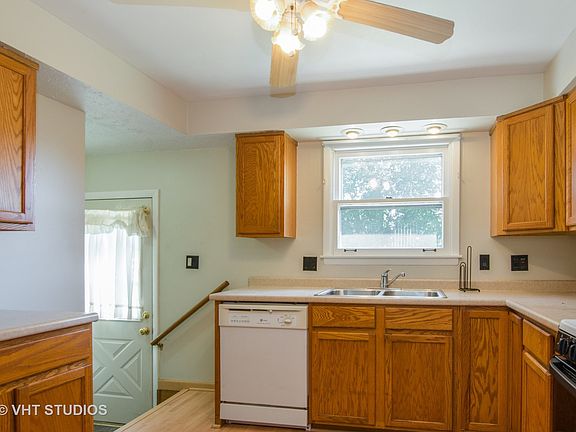 4th image of 1121 Sherwood Ave