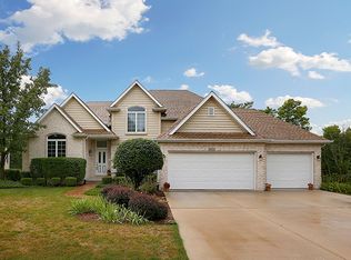 26411 W Highland Dr, Channahon, IL 60410